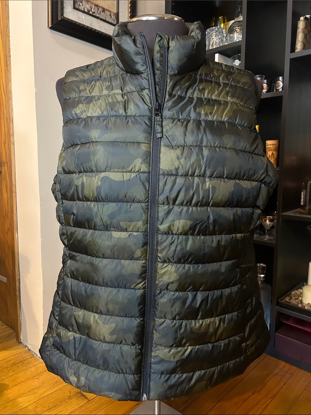 Old Navy Women's Camouflage Quilted Puffer Vest - Green/Black